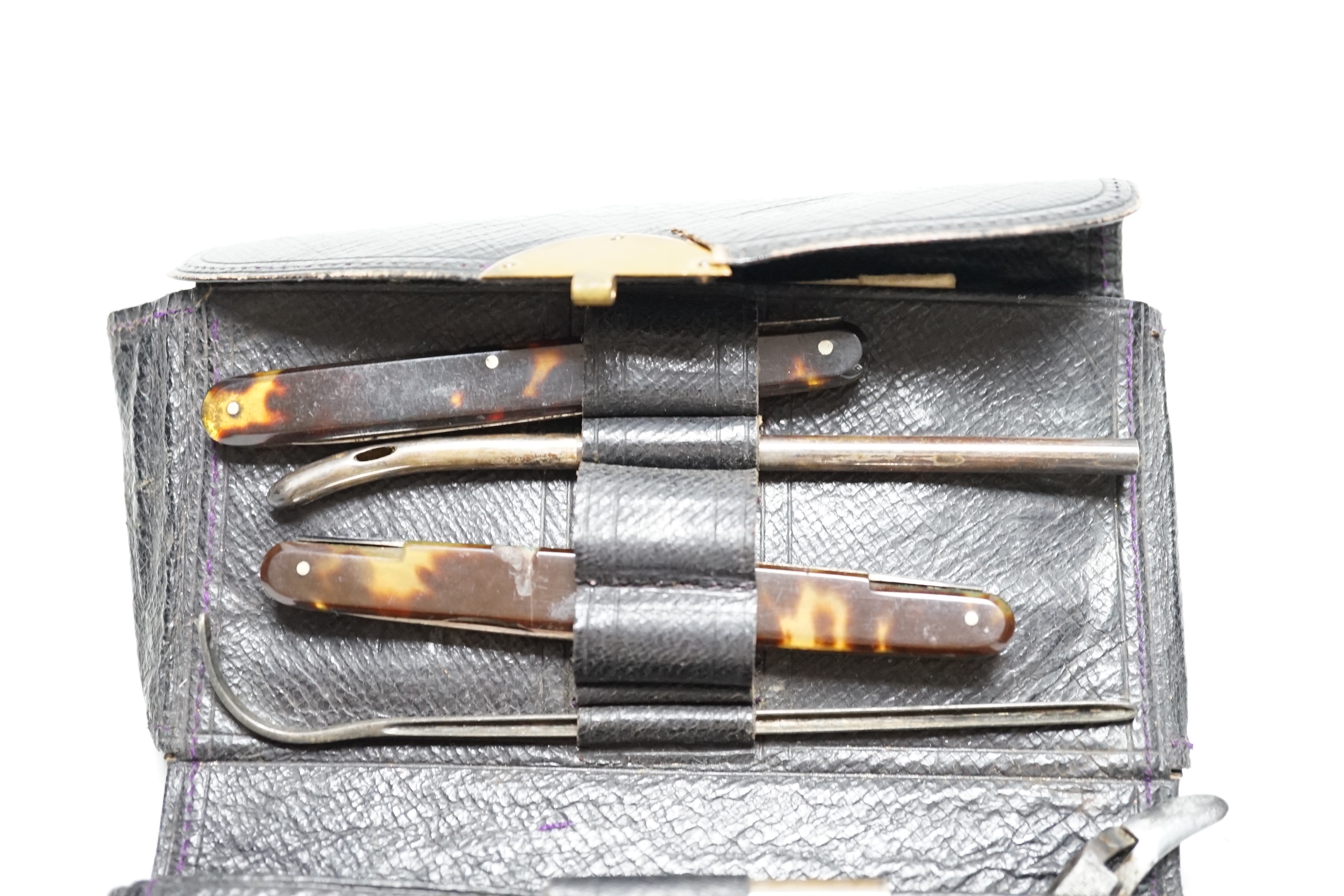 A Victorian leather cased surgeon's set of instruments